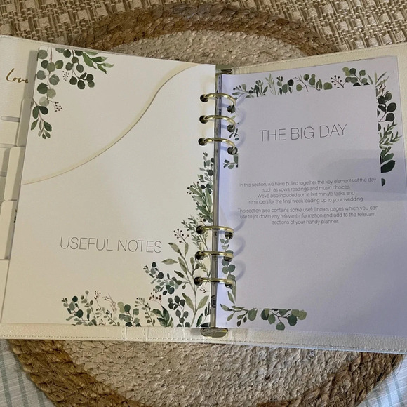 Wedding‎ Planner Binder “Future Mrs.” In White with Gold Writing   Faux Leather - Picture 6 of 9